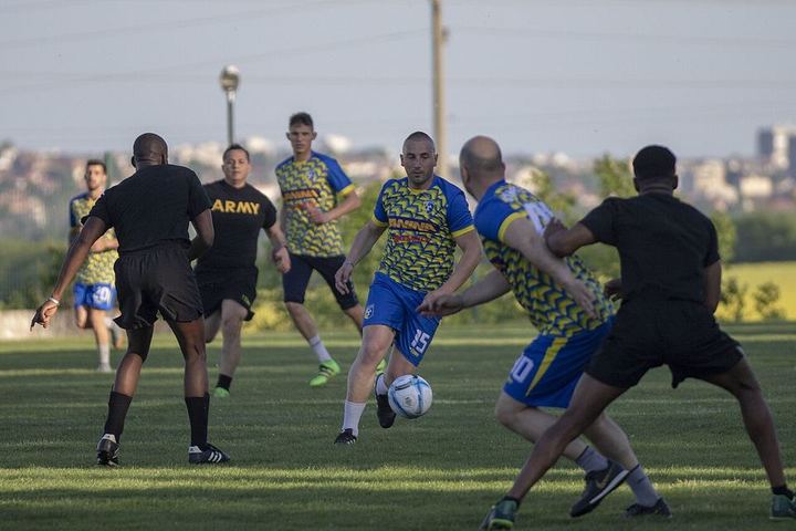 开云电竞入口 · 球迷观赛（资料示意）